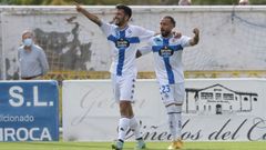 Alberto Quiles festeja su gol al Calahorra junto a H�ctor Hern�ndez