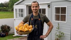 Lavandeira empezou a facer pan na casa xa antes da pandemia e converteuse en todo un experto