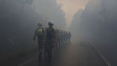Brigadistas en el incendio de octubre en Trabada
