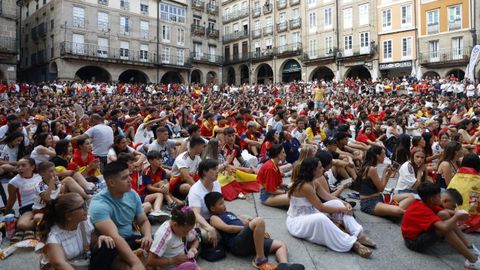 Pantalla gigante en la plaza Mayor de Ourense.