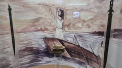 El vaso carenado de Bexo est� en el Museo do Mar de Galicia flanqueado por dos espadas