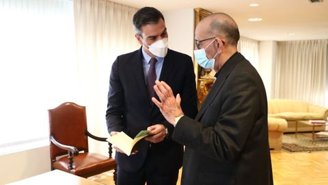 S�nchez, con el presidente de la Conferencia Episcopal, Juan Jos� Omella