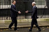 Van Rompuy y Cameron se saludan durante el viaje a Londres del primero en octubre.
