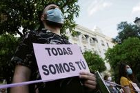 Miembros de la Plataforma de la Violencia contra la Mujer manifest�ndose en C�rdoba