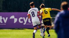 Guille Bernabeu Fran Alvarez Valladolid Promesas Vetusta Zorrilla.Guille Bernab�u trata de llevarse un esf�rico ante Fran �lvarez