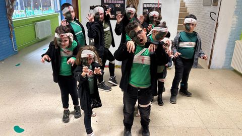 Alumnos de distintas edades formaron grupos para llevar adelante la funci�n