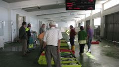 Subasta de pescado en la lonja de Cari�o en una imagen de archivo