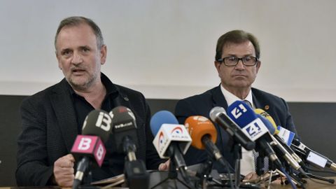 El rector de la Universidad de las Islas Baleares (UIB), Lloren� Huguet (d), y el vicerrector de Investigaci�n y Postgrado, Jaume Carot (i), comparecieron el martes ante los medios