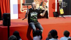 Roberto Lolo participa en el encuentro rural de magia en Sarria