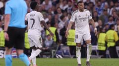 Mbapp�, junto a Vinicius en el partido de ida en el Bernab�u.