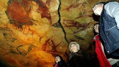 Vista de la sala de los pol�cromos en la neocueva del Museo de Altamira