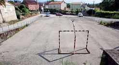 La pista deportiva de Rouc�n est� en un estado lamentable para su uso como �rea de juego. 