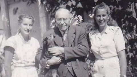 Wilheim Closs, director de la mina de A Silvarosa, y sus hijas, en 1930