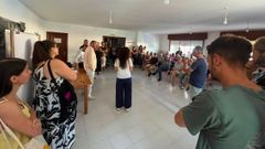 Reuni�n de vecinos de Outeiro, en Bemil, con representantes pol�ticos del Concello de Caldas