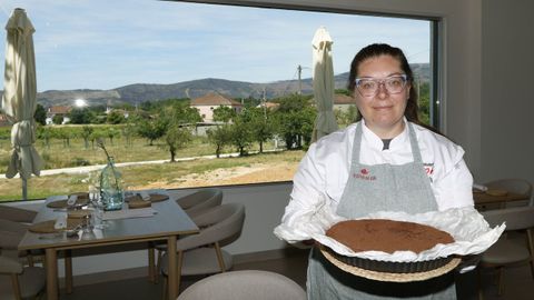 Bego�a V�zquez con las vistas panor�mica de su restaurante