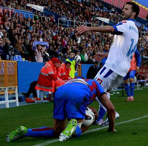 Bruno Gama cerr la cuenta del Deportivo, ya en el tiempo aadido.