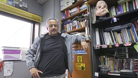 Xos&eacute; R&uacute;as, en una foto de archivo en su despacho de la facultad de Comunicaci&oacute;n de Pontevedra.