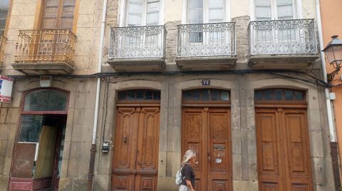 Inmueble de la calle Doctor Casares que fue en su día casa cuartel de la Guardia Civil