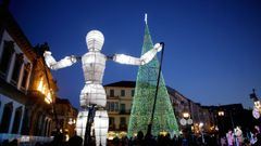 �rbol de luces en la plaza de Espa�a, en Pontevedra 