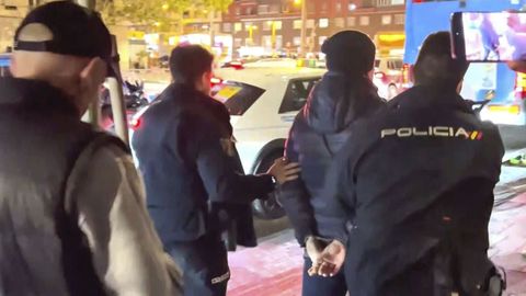 Momento en el que el to de Rubiales es detenido