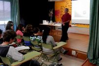 Los estudiantes realizaron muchas preguntas al catedr�tico.