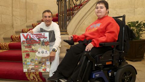 Juan Manuel Mata y Samuel con el cartel del VI cros� y andaina solidaria a favor de la investigaci�n de las enfermedades de Duchenne y Becker