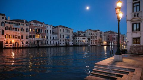 Gran Canal de Venecia, completamente vaco.