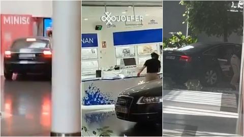 El coche empleado en el robo, en el interior del centro comercial.