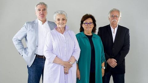 Amaya Uranga, la segunda por la izquierda, junto con sus compa&ntilde;eros de &laquo;El Consorcio&raquo;.