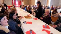 En la chocolatada organizada por el Concello de  Xove participaron 120 mujeres.