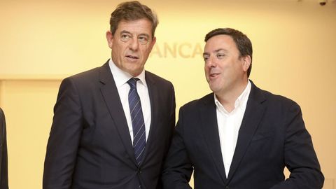 Besteiro, con el secretario xeral de los socialistas gallegos, Valentín González Formoso, en una imagen de archivo