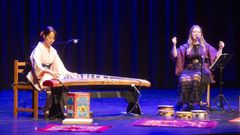 Haruna Chatani e Ic�a Varela, durante o concerto