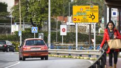 Trfico de salida de Pontevedra por el puente de A Barca, este martes