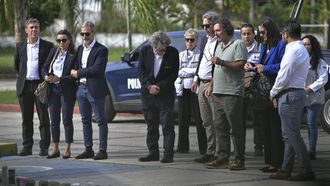 El padre de Claudia Tacoronte, acompa�ado de c�nsules espa�oles y abogados acudieron a la Casa de la Cultura de Cuautla, en M�xico