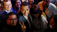Jimmy Morales gana la primera vuelta en las elecciones de Guatemala