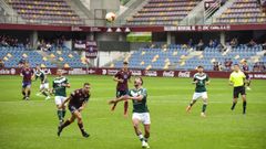 Bastantes calvas en el estadio de Pasarn, este sbado, en el primer partido de la temporada entre el Pontevedra y el Cacereo