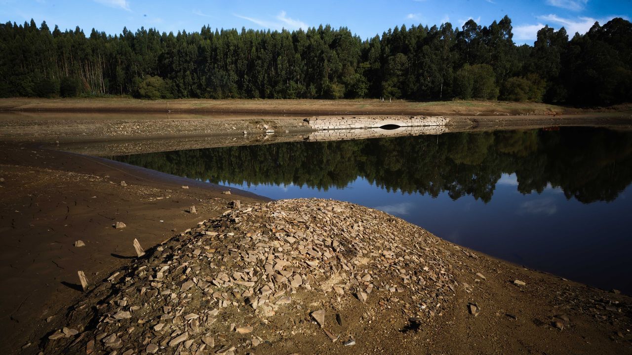 La sequía no termina con la llegada del otoño y obliga a seguir repartiendo agua con cisternas