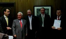 <span lang= es-es >�Ourense, destino de golf�</span>. En el 2004 se presentaba la iniciativa encaminada a potenciar el golf como reclamo tur�stico. En el acto se cont� con la presencia de Roddy Carr, segundo por la derecha, prestigioso golfista irland�s dedicado ahora a la promoci�n de proyectos por todo el mundo. 