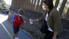 Foto de archivo del colegio de Fri�ns, en Ribeira, donde ya no hay ning�n contagiado con covid