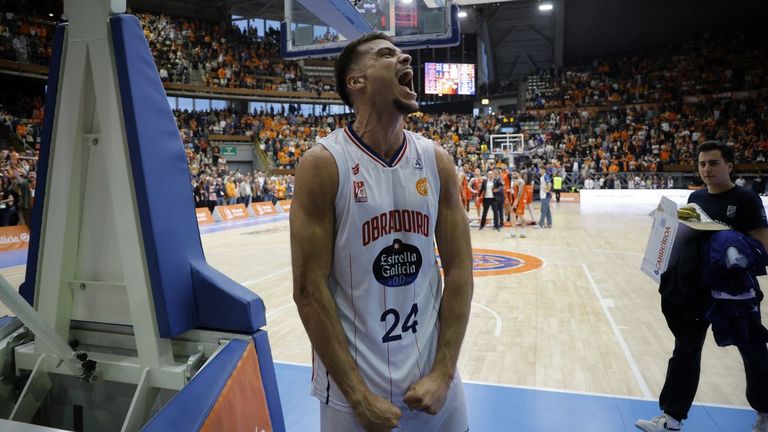 Brito celebr� la victoria desatando el j�bilo a la conclusi�n del encuentro