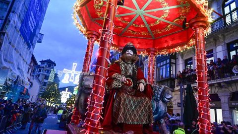 Cabalgata de los Reyes Magos en Oviedo 2025