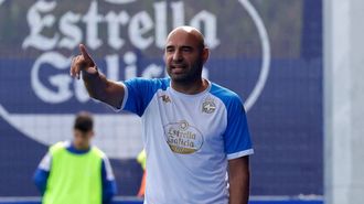Manuel Pablo da instrucciones durante un partido del Fabril
