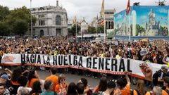 Llamadas a la huelga general en una manifestaci�n en protesta por la vivienda