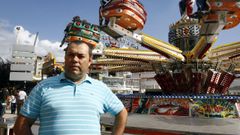 �ngel Mart�nez, conocido como Lito, delante de un espect�culo de feria, en imagen de archivo