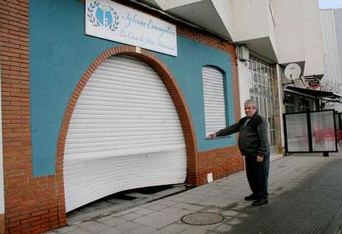La persiana del bajo apareci� abollada esta semana, supuestamente por un intento de robo.