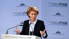 La ministra alemana de Defensa, Ursula von der Leyen, durante su discurso en la apertura de la cumbre
