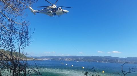 Rescate de un herido en Area de Agra, en Sanxenxo