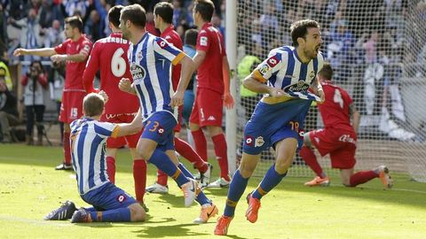 Toch� celebra el gol al Sporting