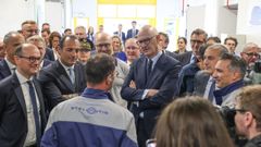 El consejero delegado de Stellantis, Antonio Filosa, visit� el pasado 2 de junio la planta de Mulhouse, en Francia. El centro se encargar� de producir tres futuros modelos Peugeot el�ctricos e h�bridos.