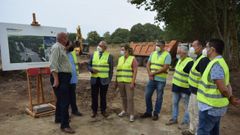 Visita de Jos� Tom� a las obras del aparcamiento en agosto del 2021. Estos trabajos pudieron realizarse porque no necesitaban autorizaci�n, ya que la carretera es de titularidad municipal